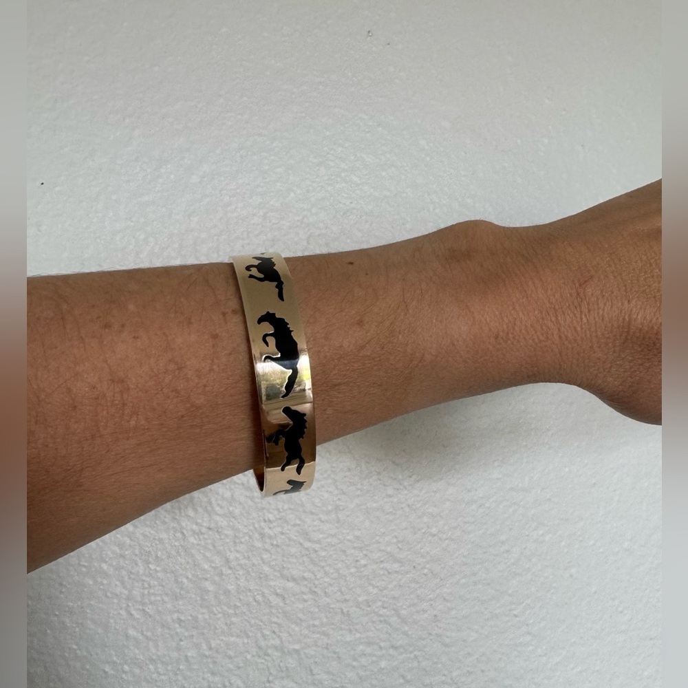 C. Wonder Galloping Horses Bangle - Picture 6 of 8